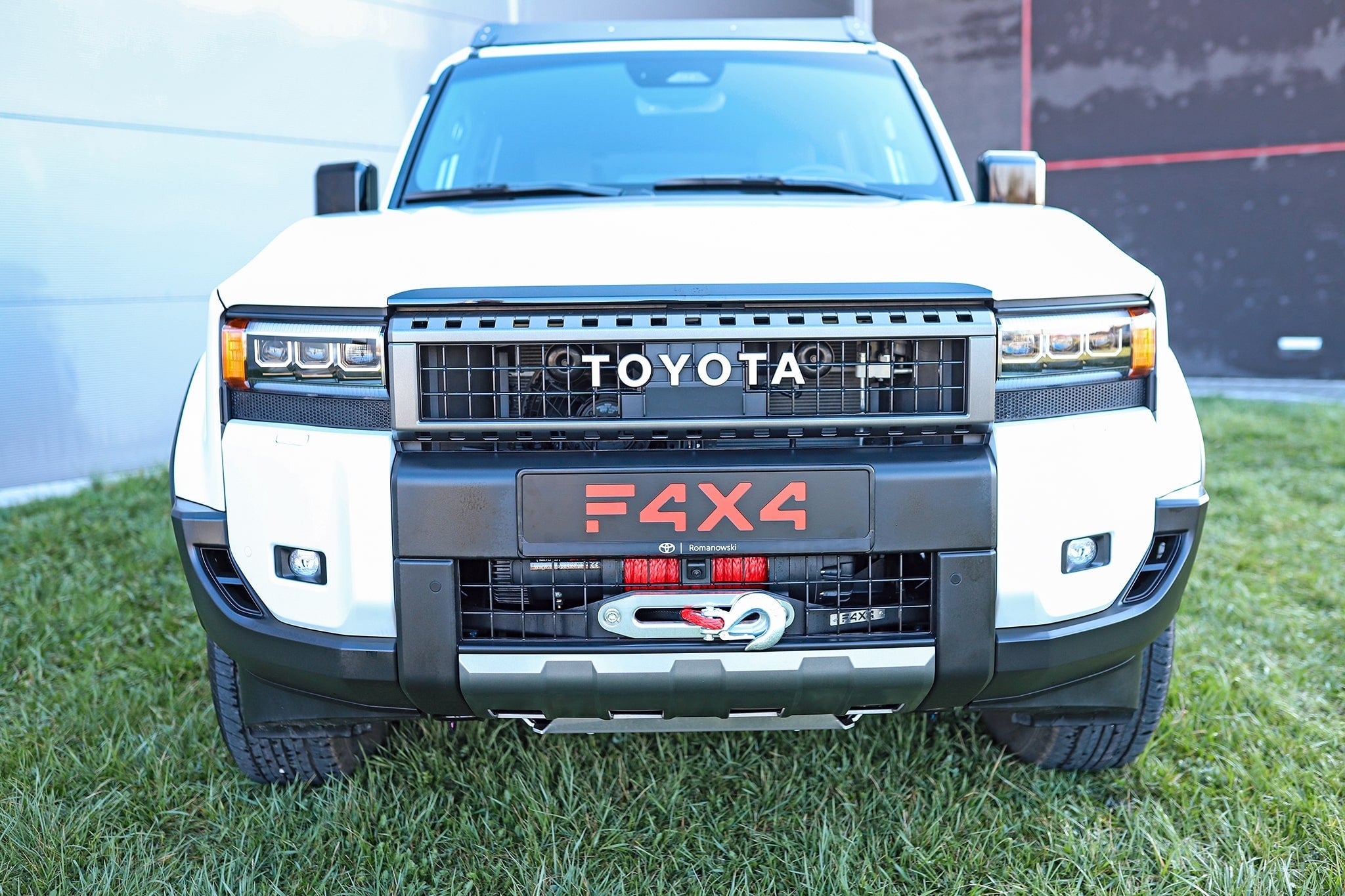 Vintsialus Toyota LCJ250 2024- - Image 3