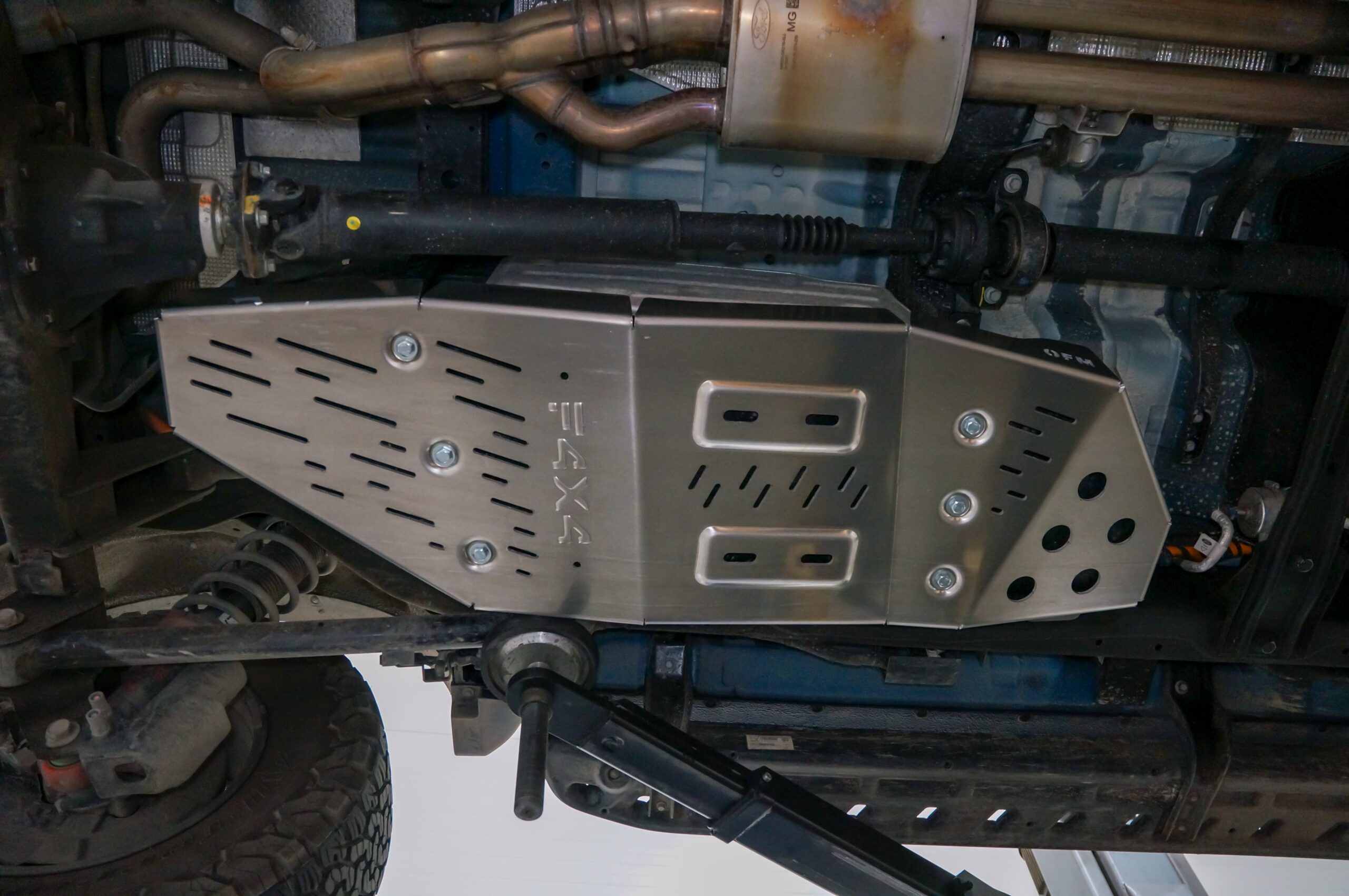 Kütusepaagi kaitse Ford Ranger Raptor 2023+ 3.0B automaatkäigukast - Image 2