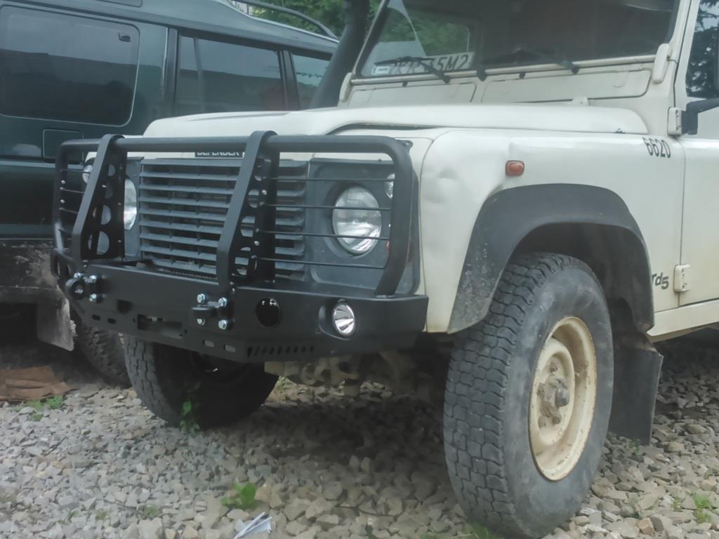 Esistange Land Rover Defender 110 kliimaseadmega versioon - Image 4