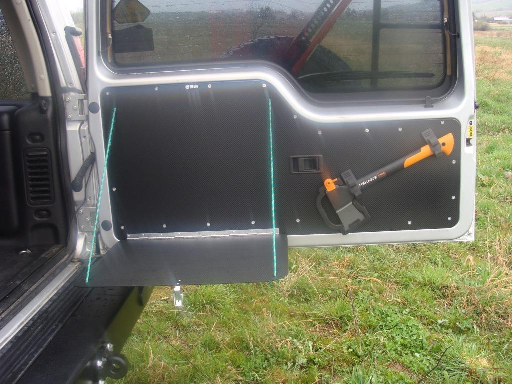 Tagauksele kinnitatav laud Land Rover Discovery II